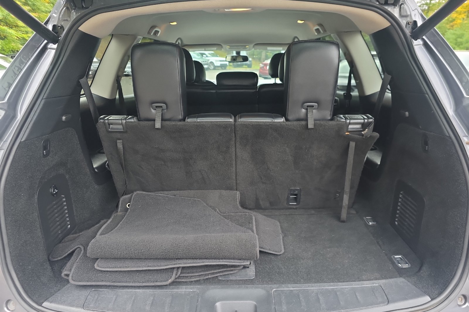 Used 2019 Gun Metallic Nissan SL image 17