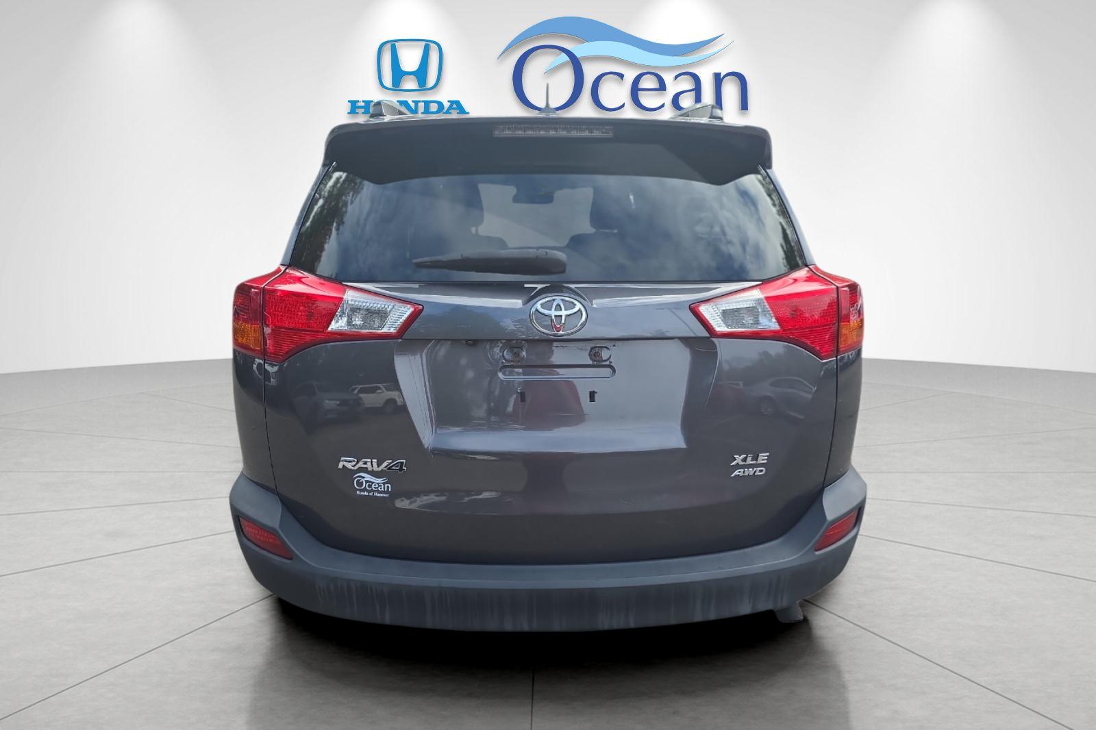 Used 2015 Magnetic Gray Metallic Toyota XLE image 4