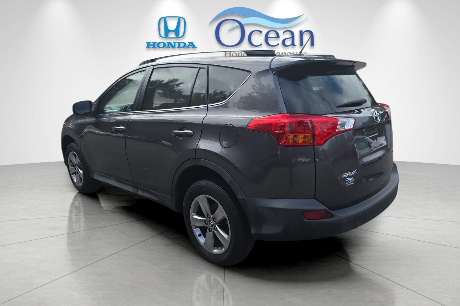 Used 2015 Magnetic Gray Metallic Toyota XLE image 5