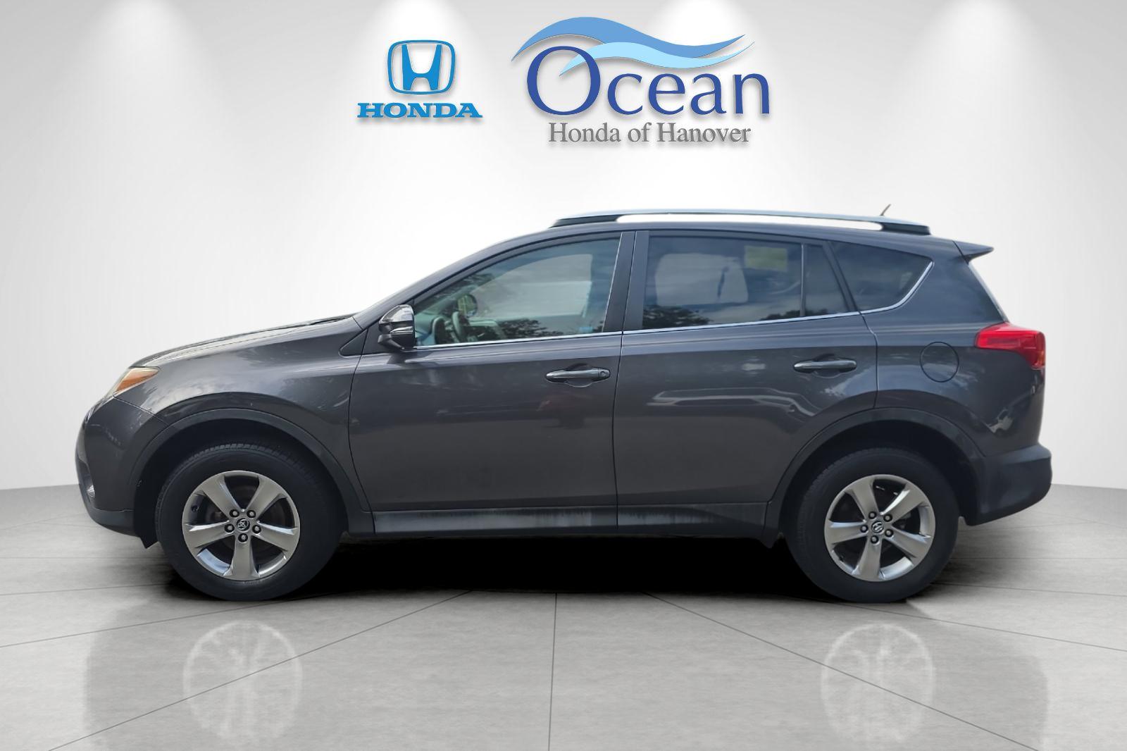 Used 2015 Magnetic Gray Metallic Toyota XLE image 6
