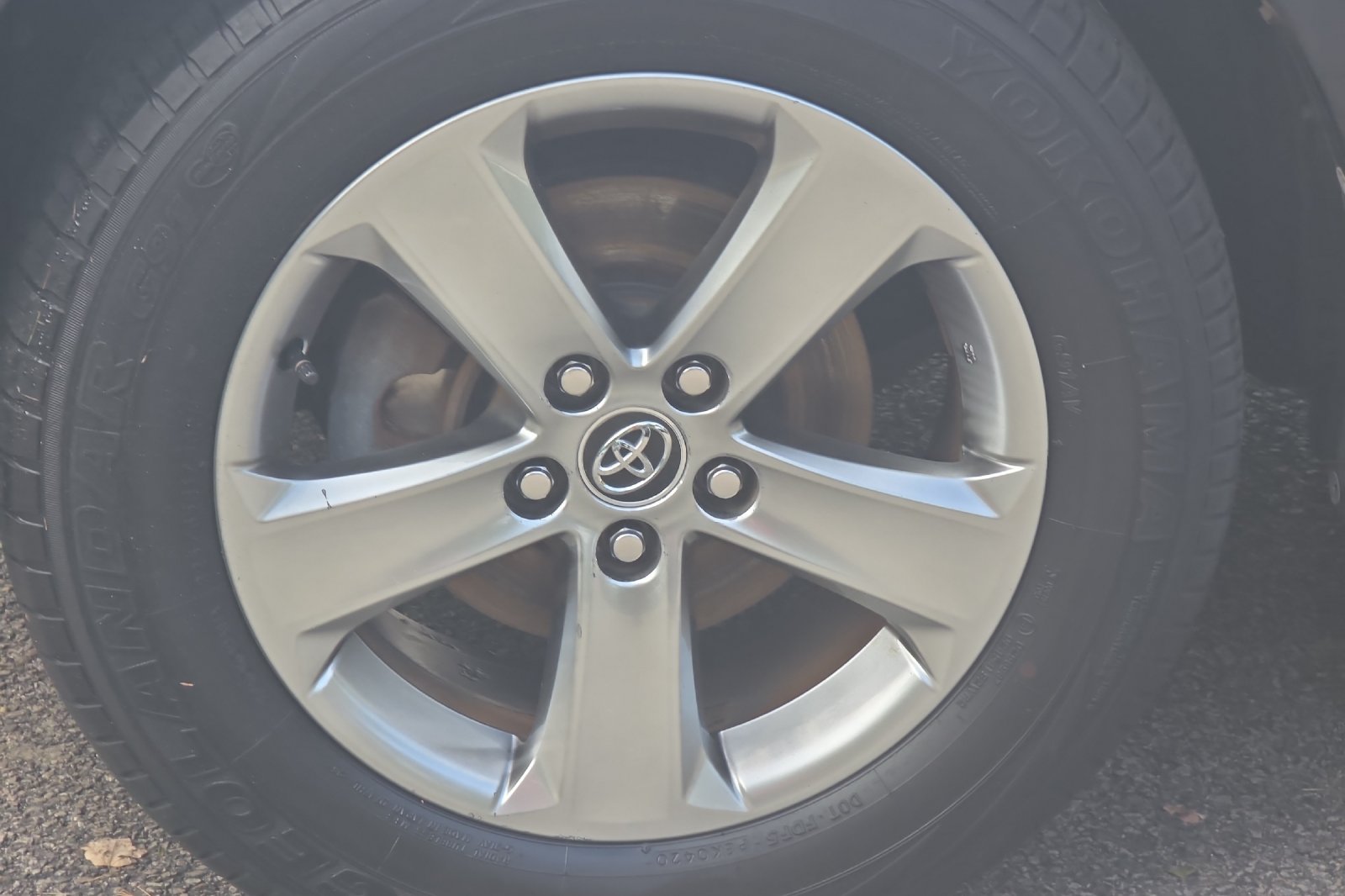 Used 2015 Magnetic Gray Metallic Toyota XLE image 24