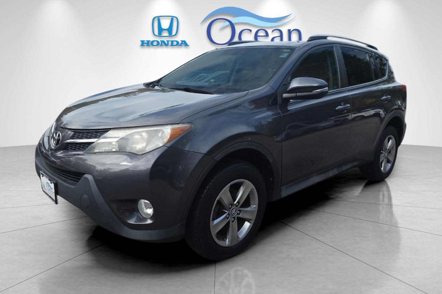 Used 2015 Magnetic Gray Metallic Toyota XLE image 7
