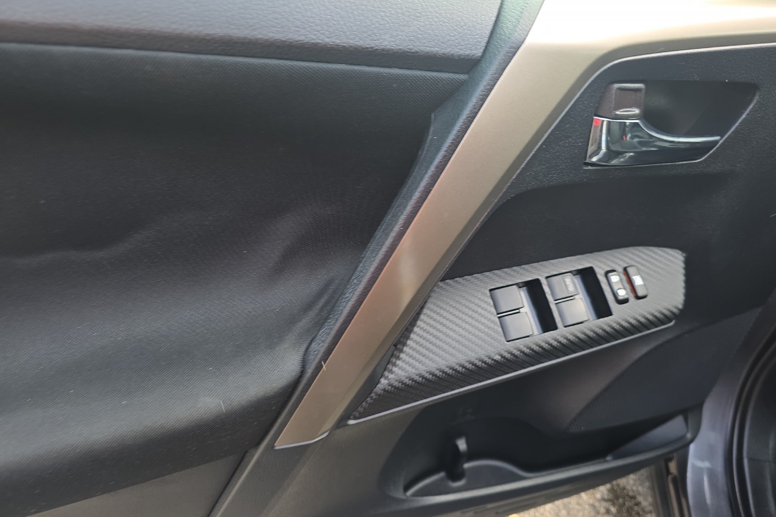 Used 2015 Magnetic Gray Metallic Toyota XLE image 12