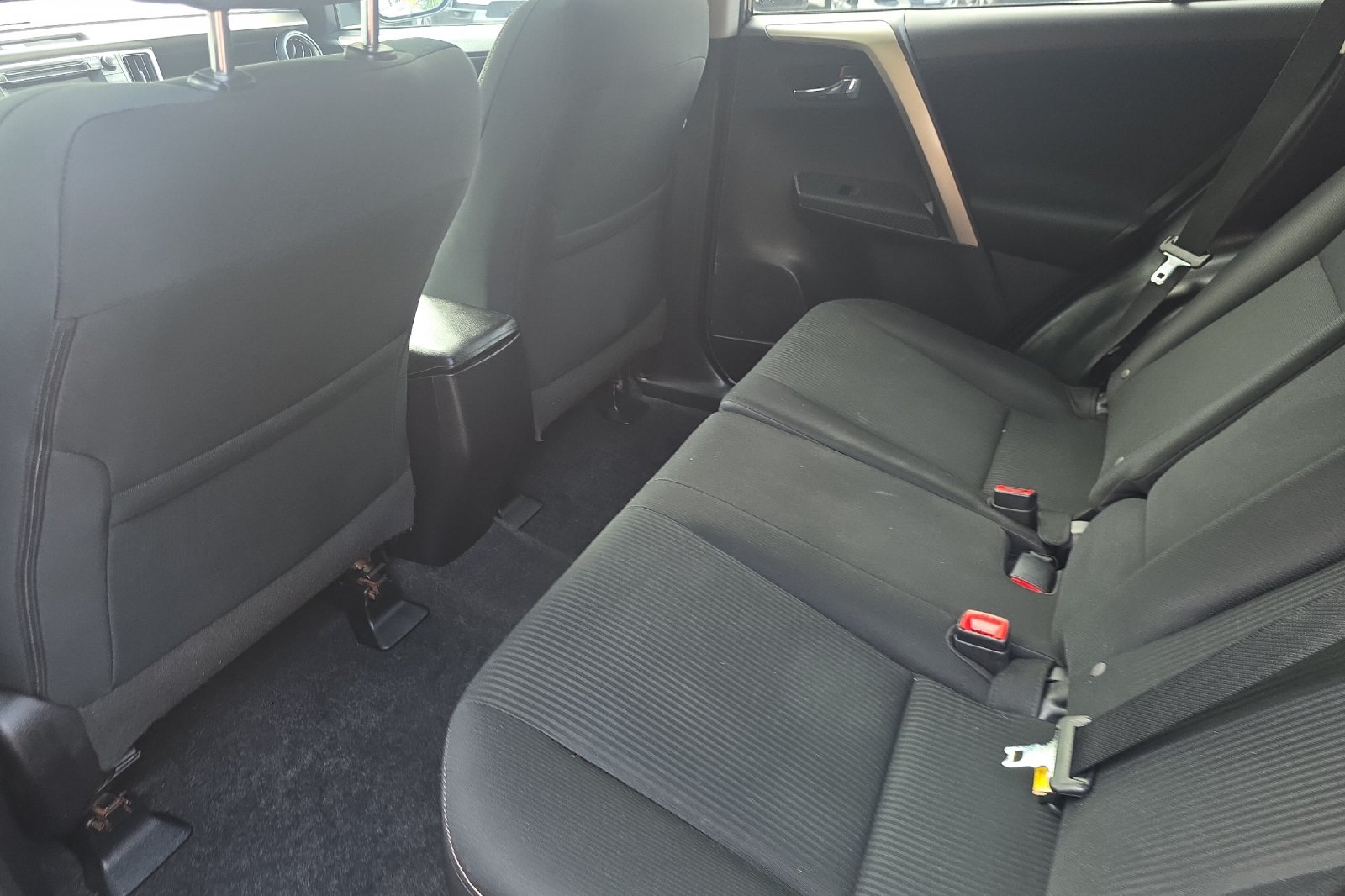 Used 2015 Magnetic Gray Metallic Toyota XLE image 13