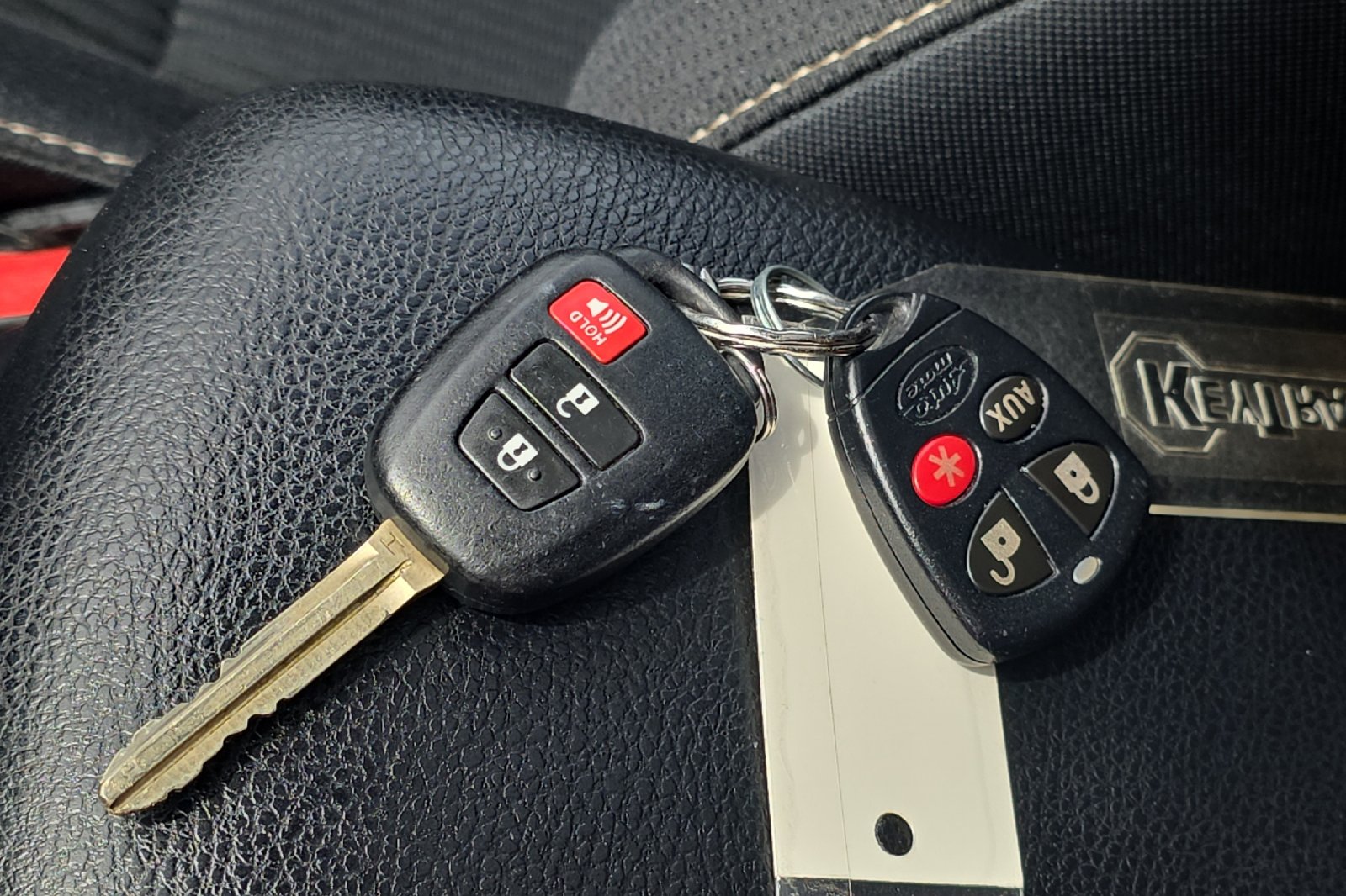 Used 2015 Magnetic Gray Metallic Toyota XLE image 9