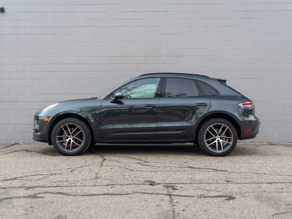 Used 2024  Porsche  image 2