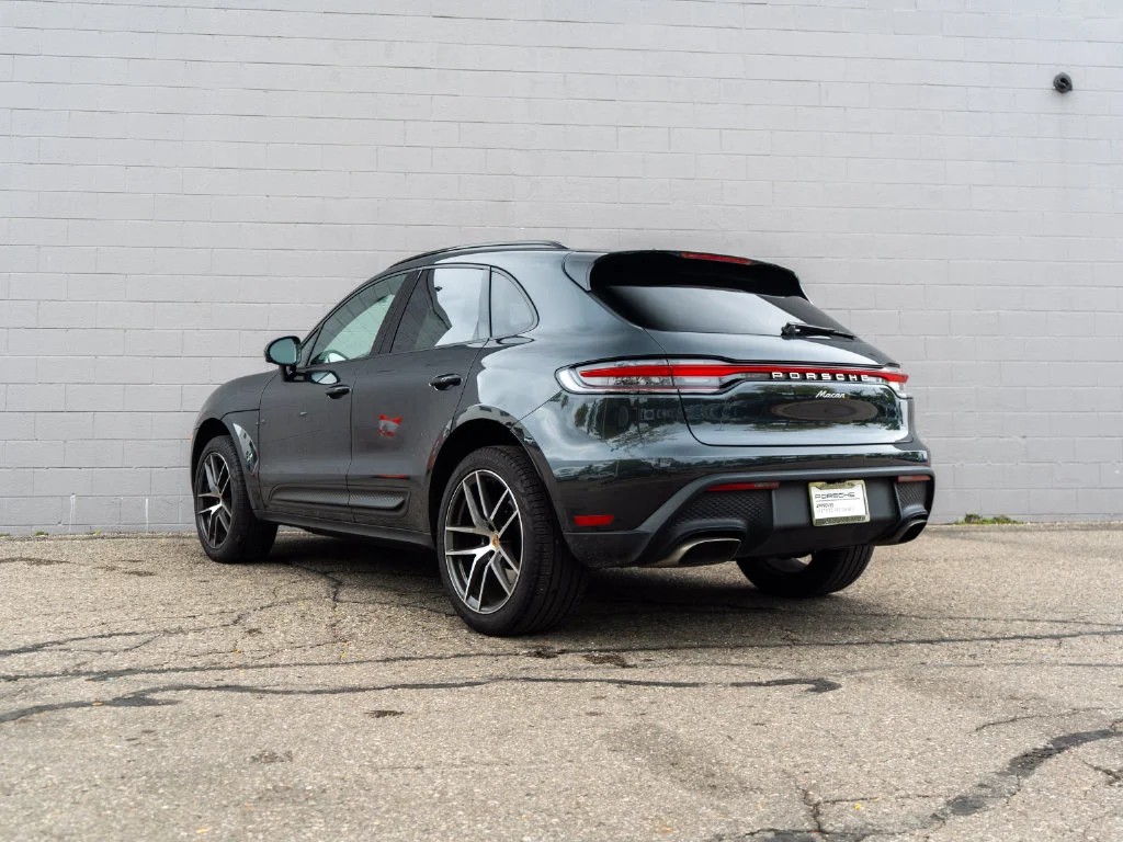 Used 2024  Porsche  image 3