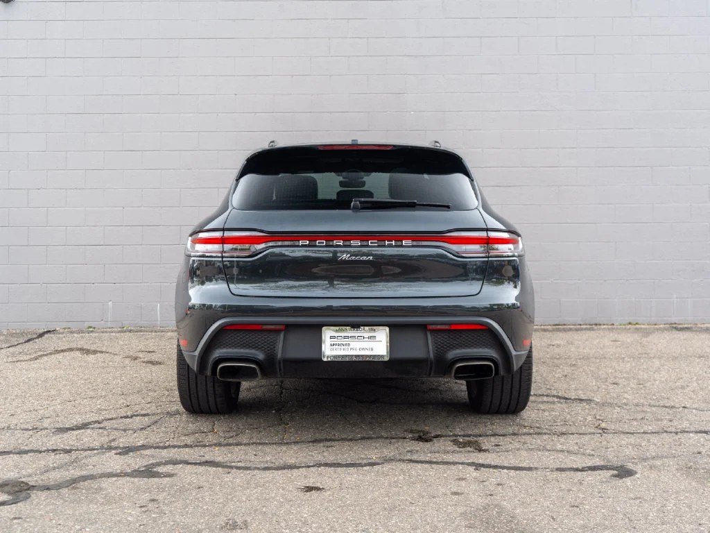 Used 2024  Porsche  image 6