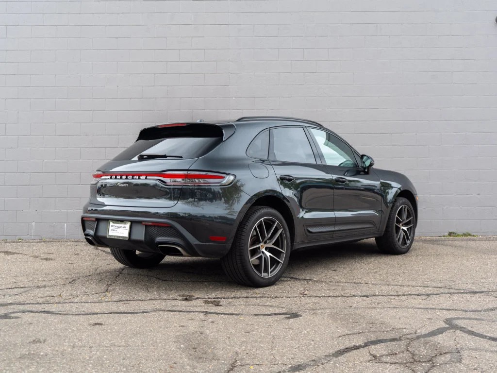 Used 2024  Porsche  image 7