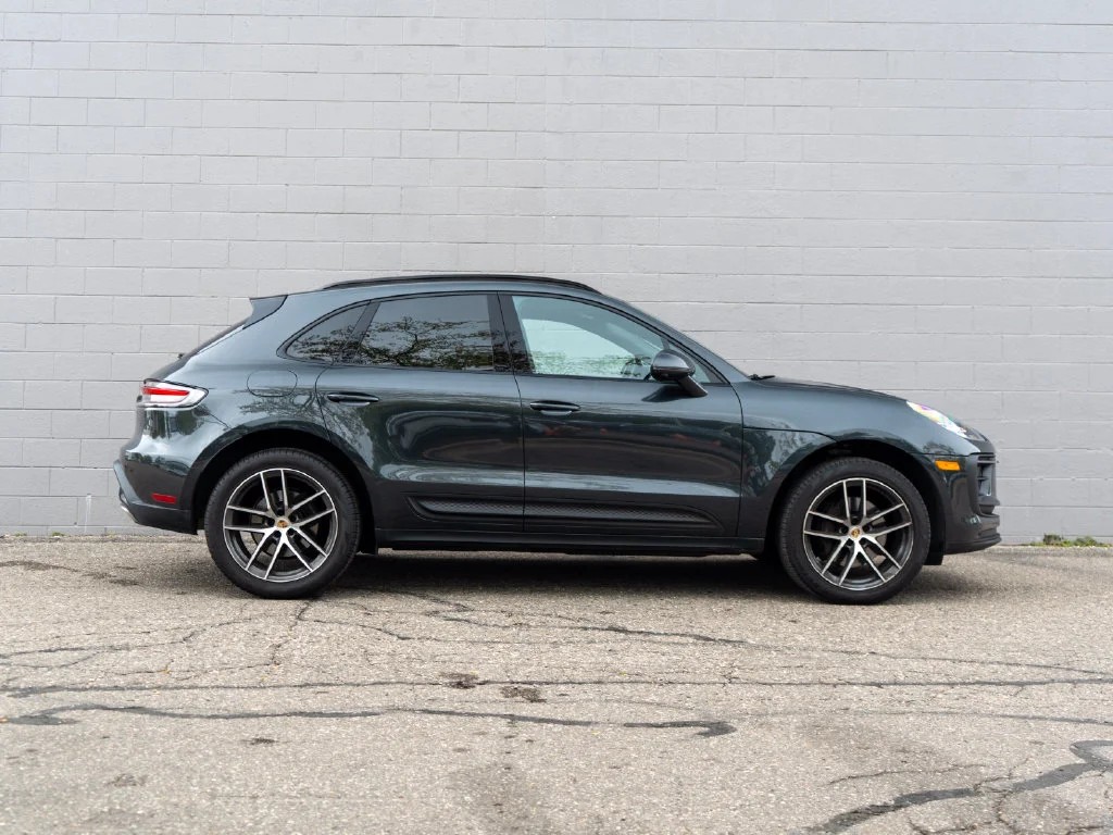 Used 2024  Porsche  image 8