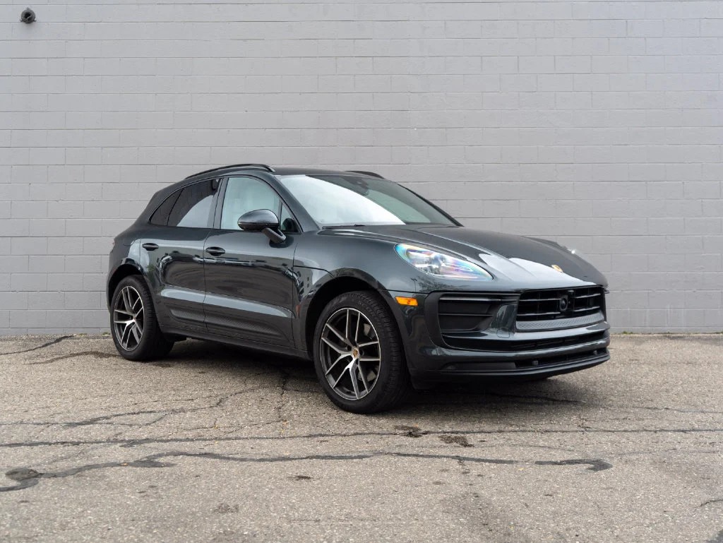 Used 2024  Porsche  image 9