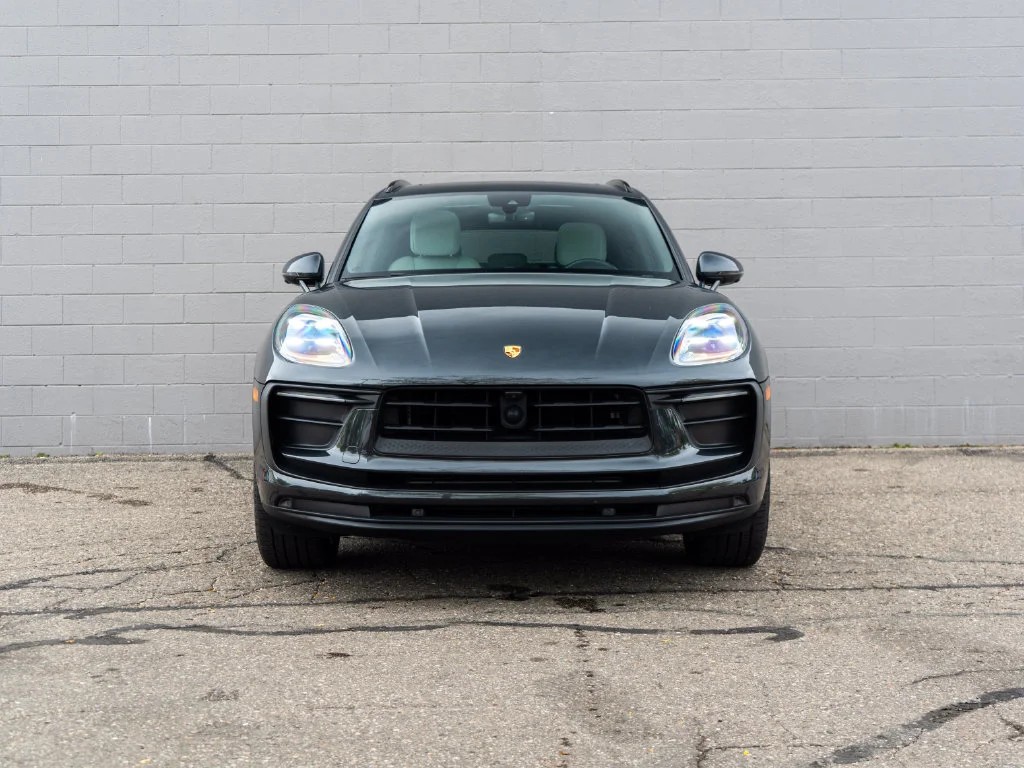 Used 2024  Porsche  image 10