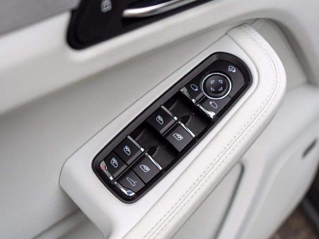 Used 2024  Porsche  image 16
