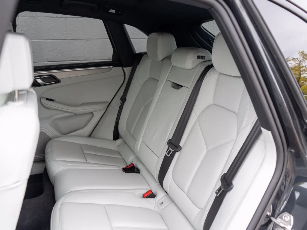 Used 2024  Porsche  image 18