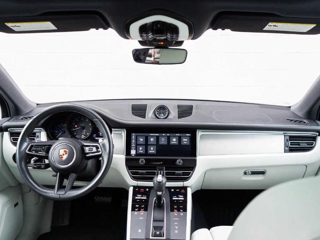 Used 2024  Porsche  image 22