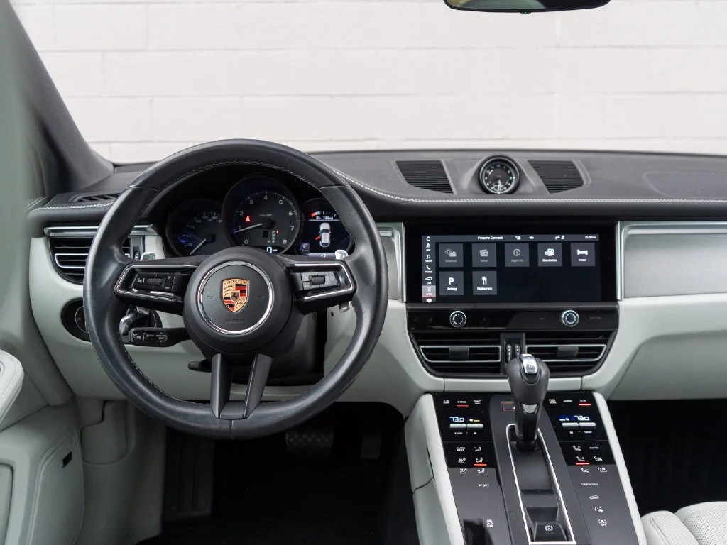 Used 2024  Porsche  image 23