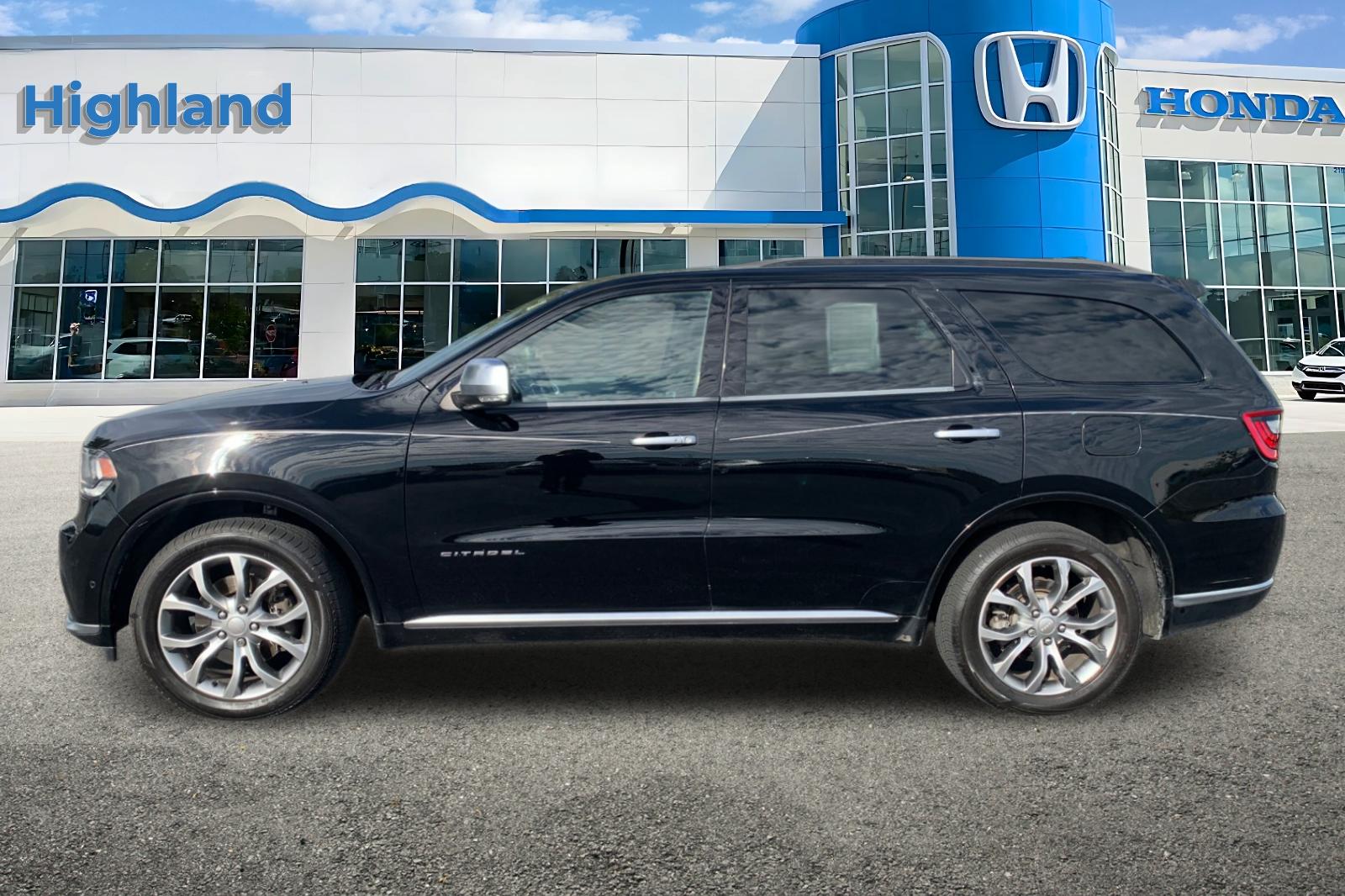 Used 2018 Black Dodge Citadel image 2