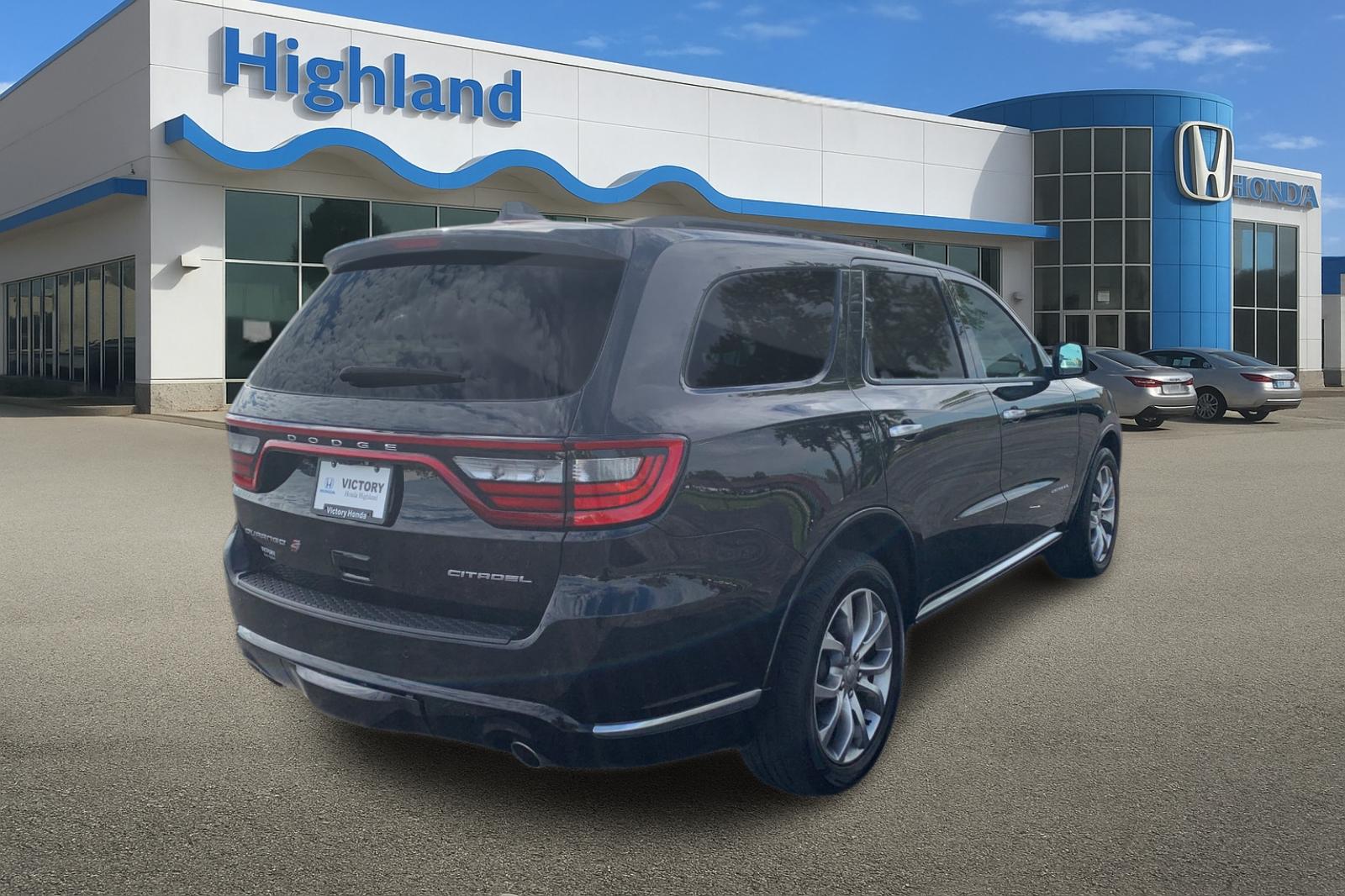 Used 2018 Black Dodge Citadel image 5