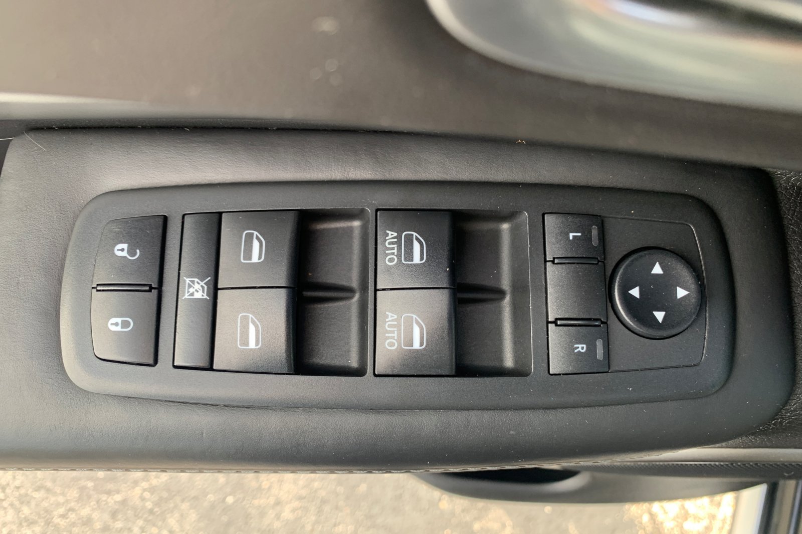 Used 2018 Black Dodge Citadel image 14