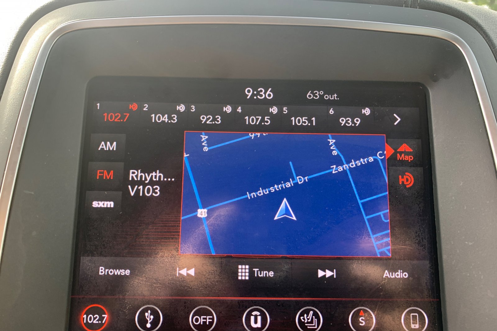 Used 2018 Black Dodge Citadel image 25