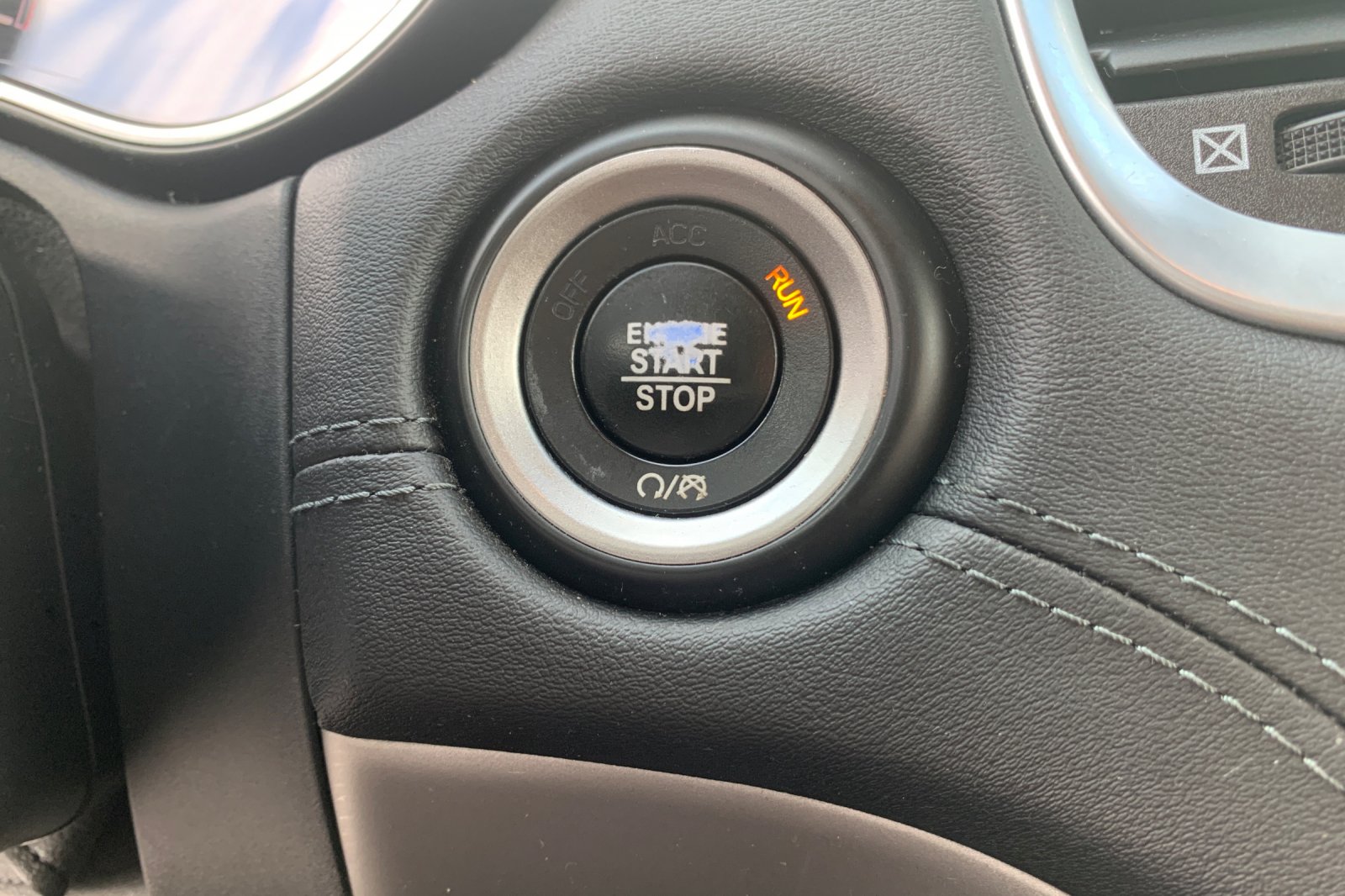Used 2018 Black Dodge Citadel image 29