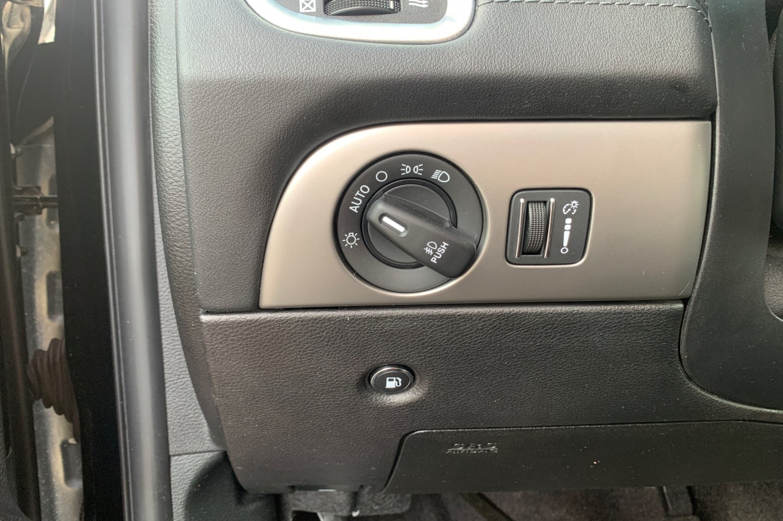 Used 2018 Black Dodge Citadel image 35