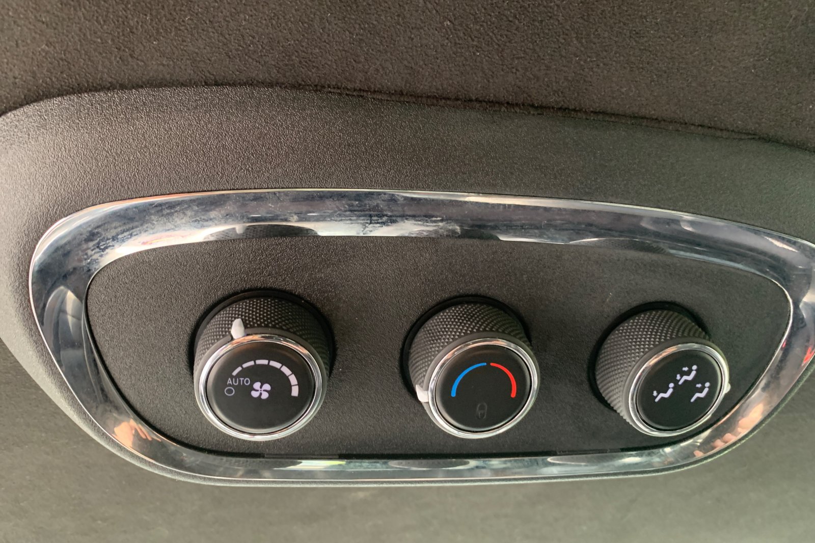 Used 2018 Black Dodge Citadel image 37