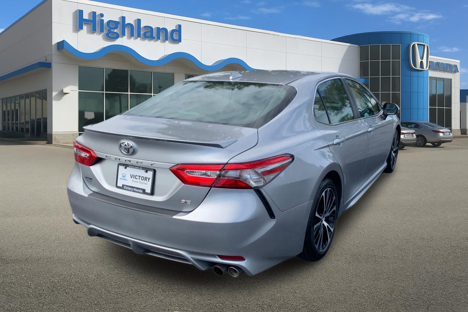Used 2019 Silver Toyota SE image 5