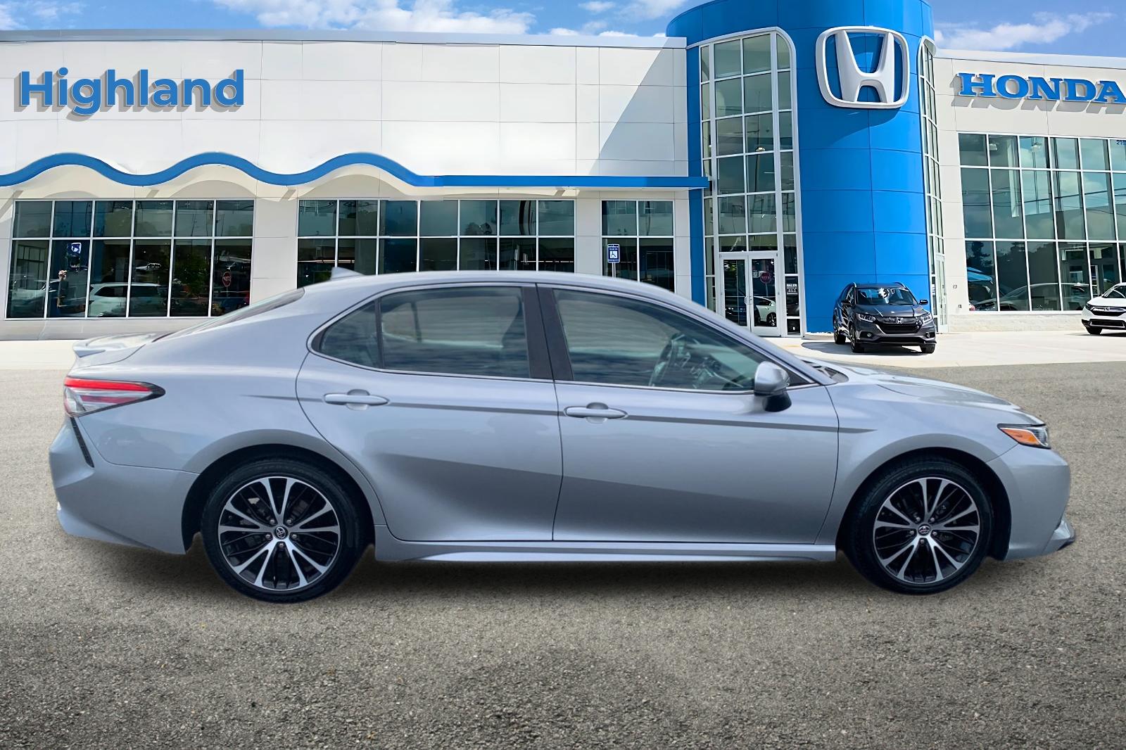 Used 2019 Silver Toyota SE image 6