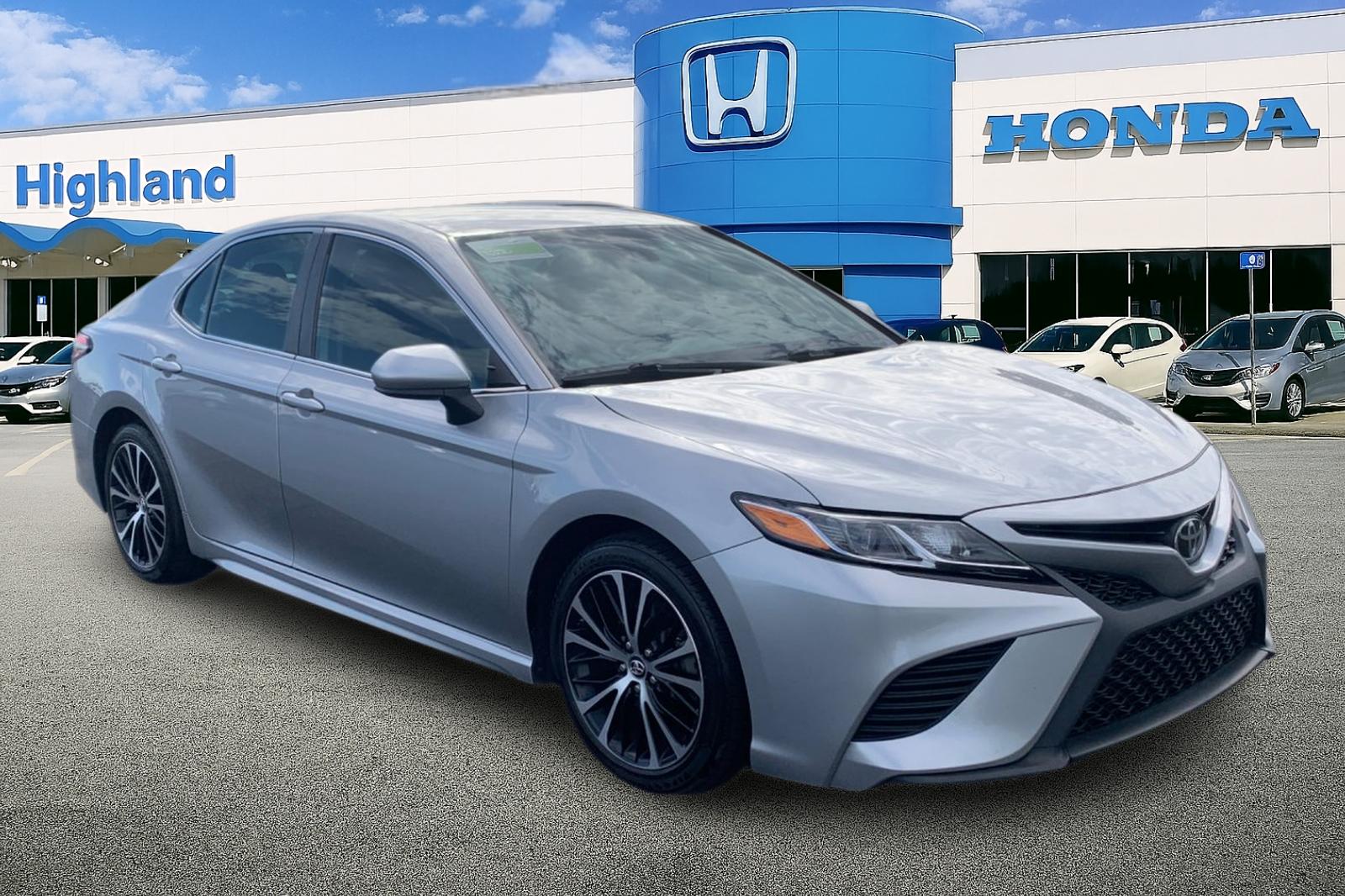 Used 2019 Silver Toyota SE image 7