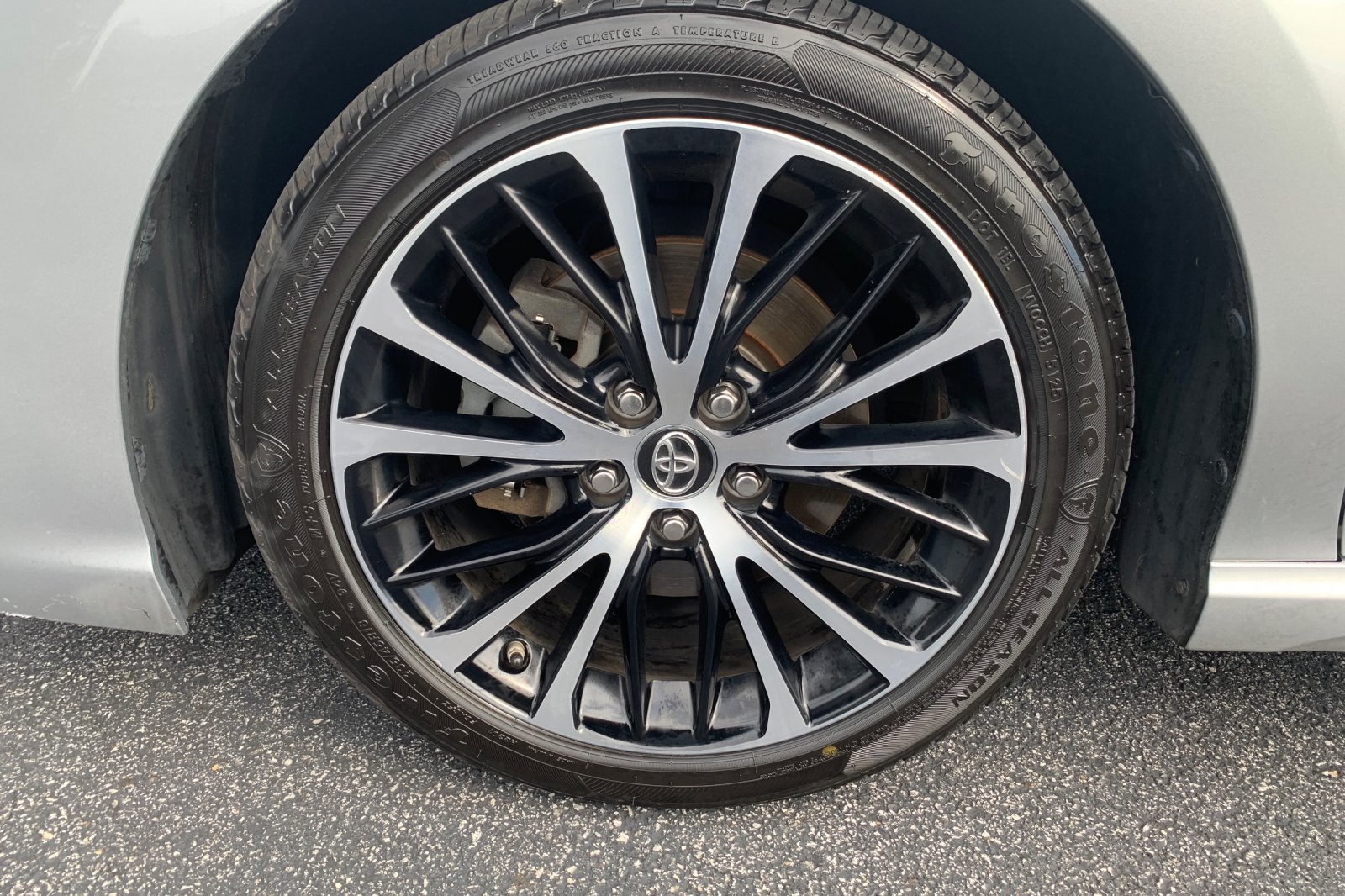 Used 2019 Silver Toyota SE image 9