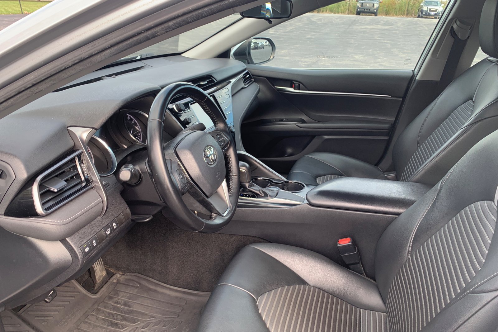 Used 2019 Silver Toyota SE image 12