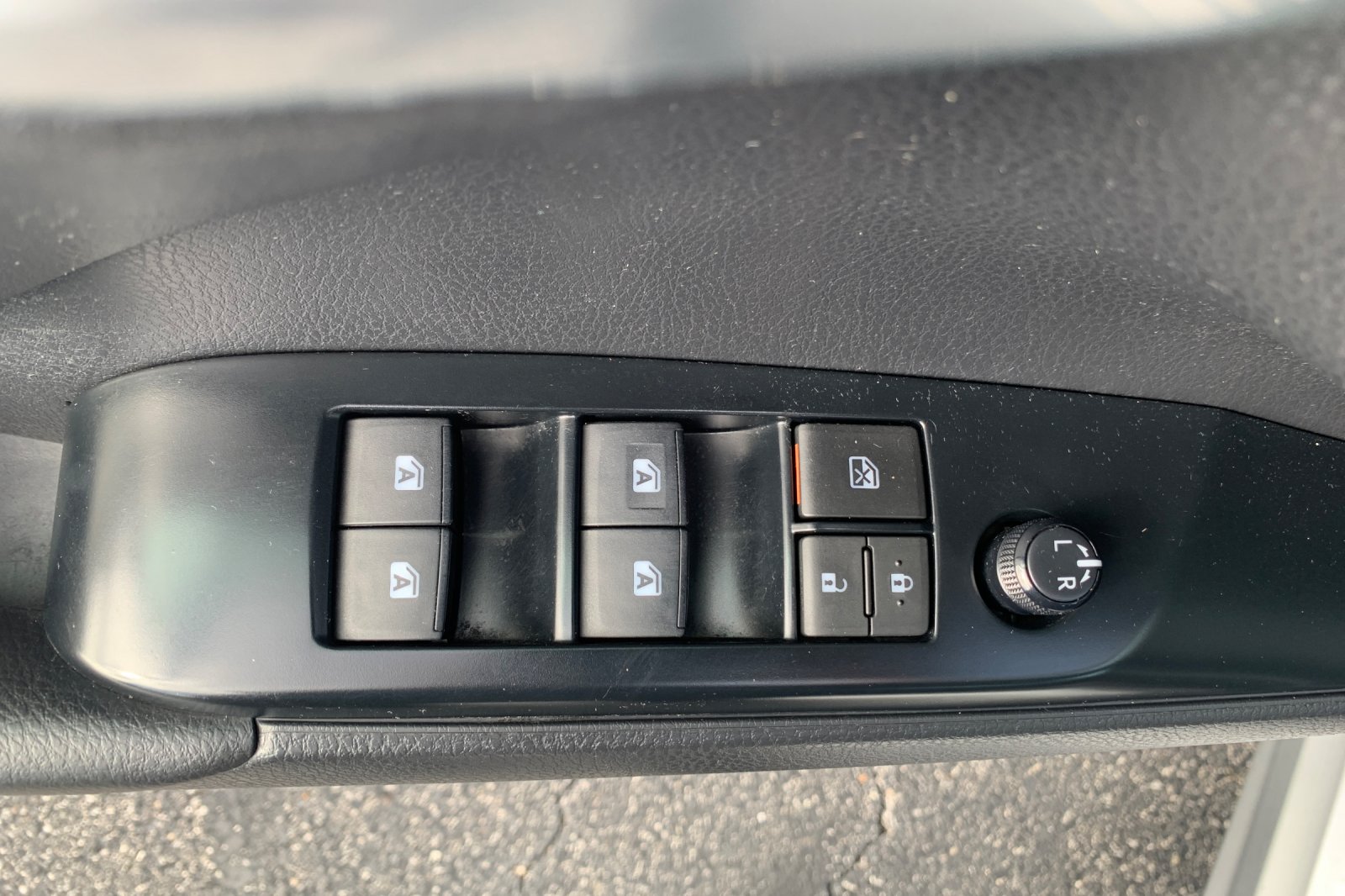 Used 2019 Silver Toyota SE image 14