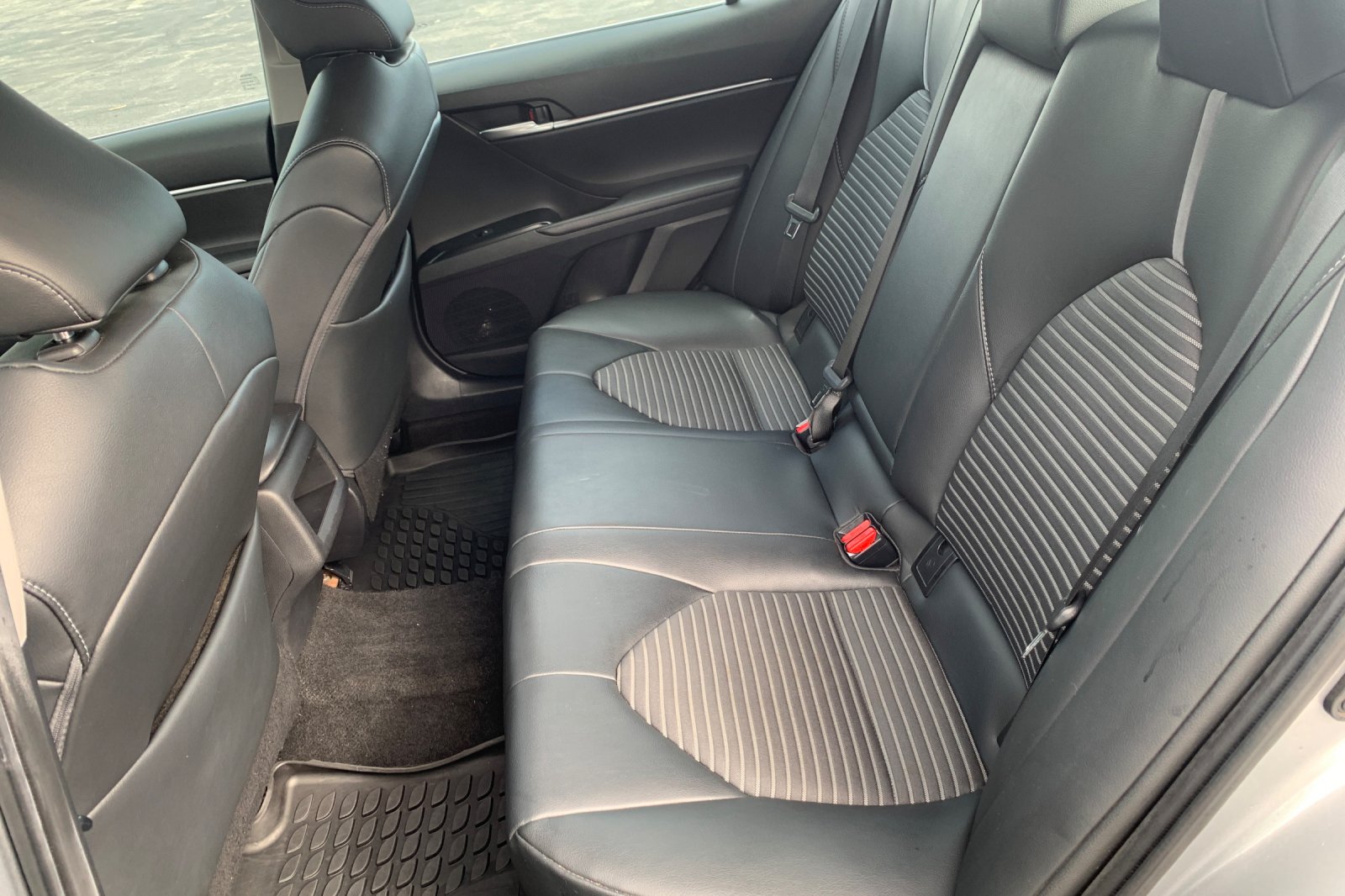 Used 2019 Silver Toyota SE image 15