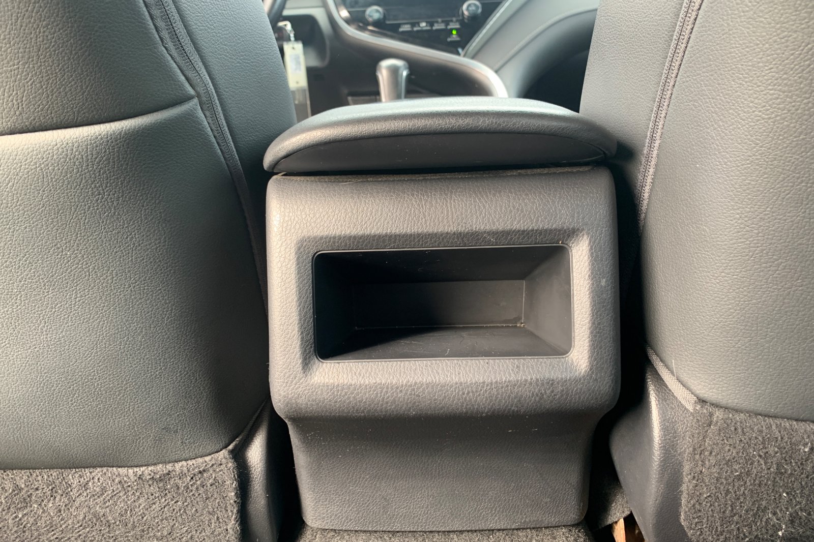 Used 2019 Silver Toyota SE image 16