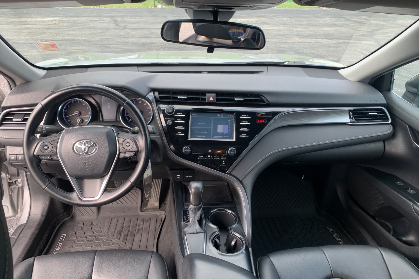 Used 2019 Silver Toyota SE image 17