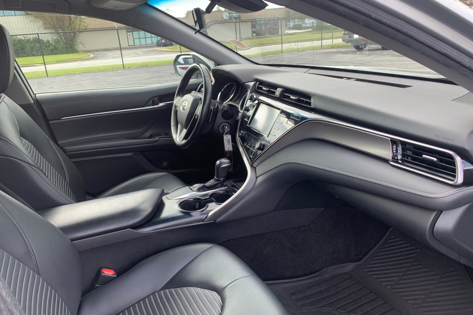Used 2019 Silver Toyota SE image 19