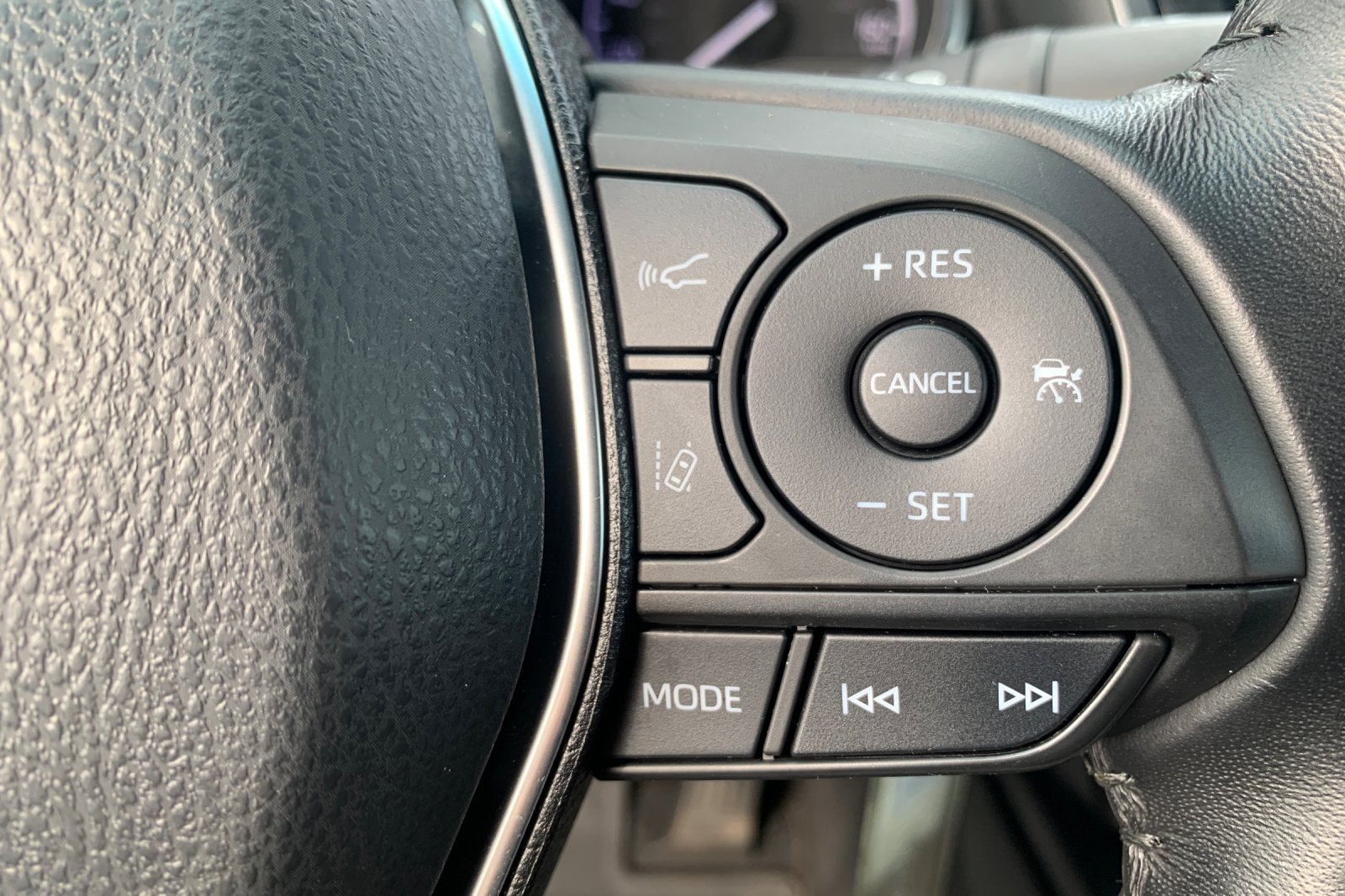 Used 2019 Silver Toyota SE image 29