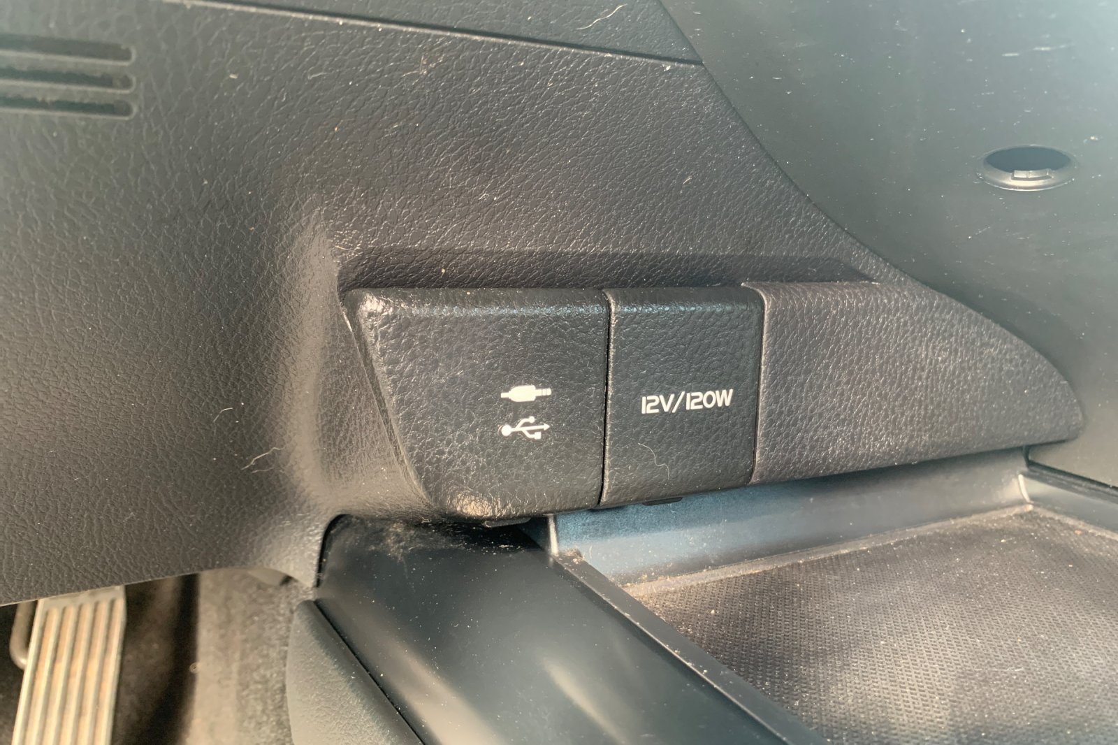 Used 2019 Silver Toyota SE image 33