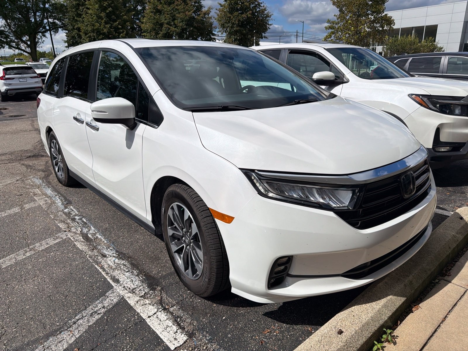 Certified Used 2023 Platinum White Pearl Honda EX-L image 3