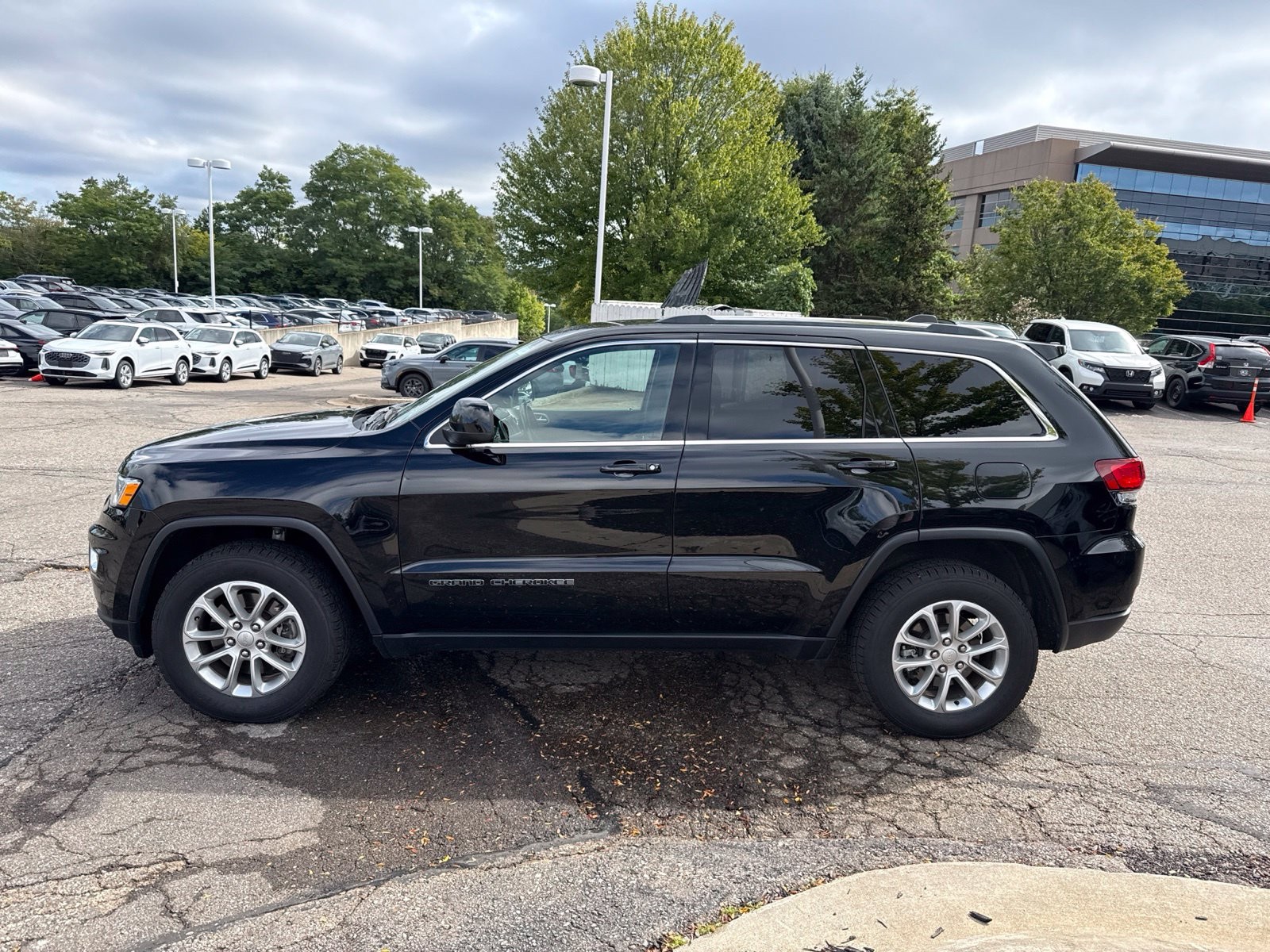 Used 2021 Diamond Black Jeep Laredo E image 2