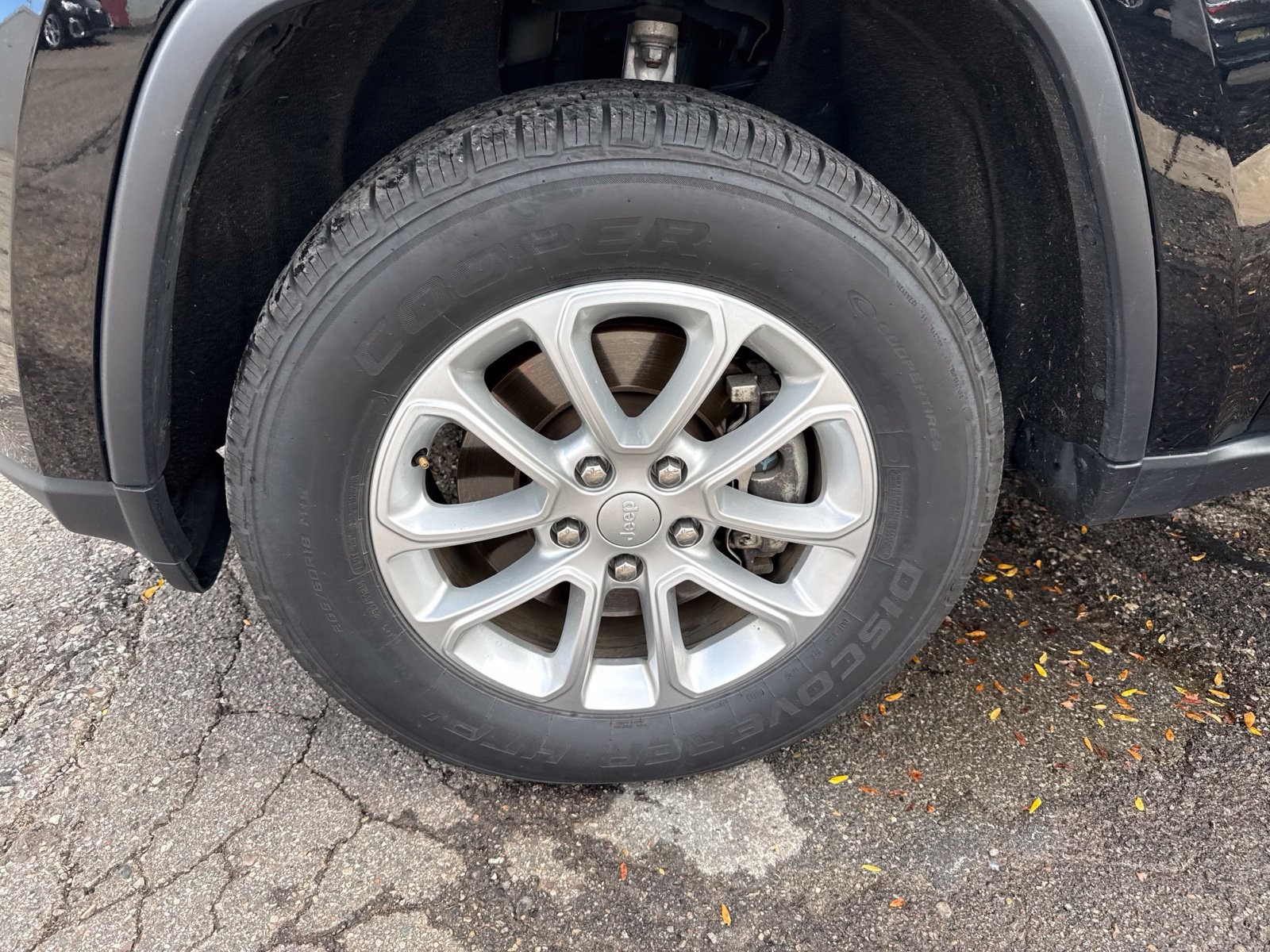 Used 2021 Diamond Black Jeep Laredo E image 3