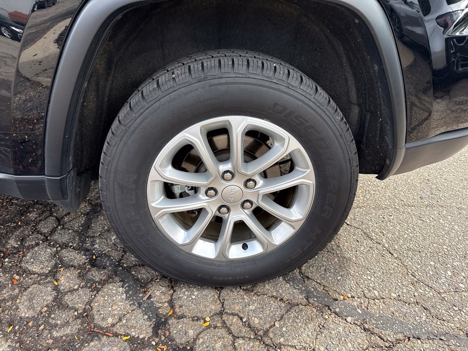 Used 2021 Diamond Black Jeep Laredo E image 4