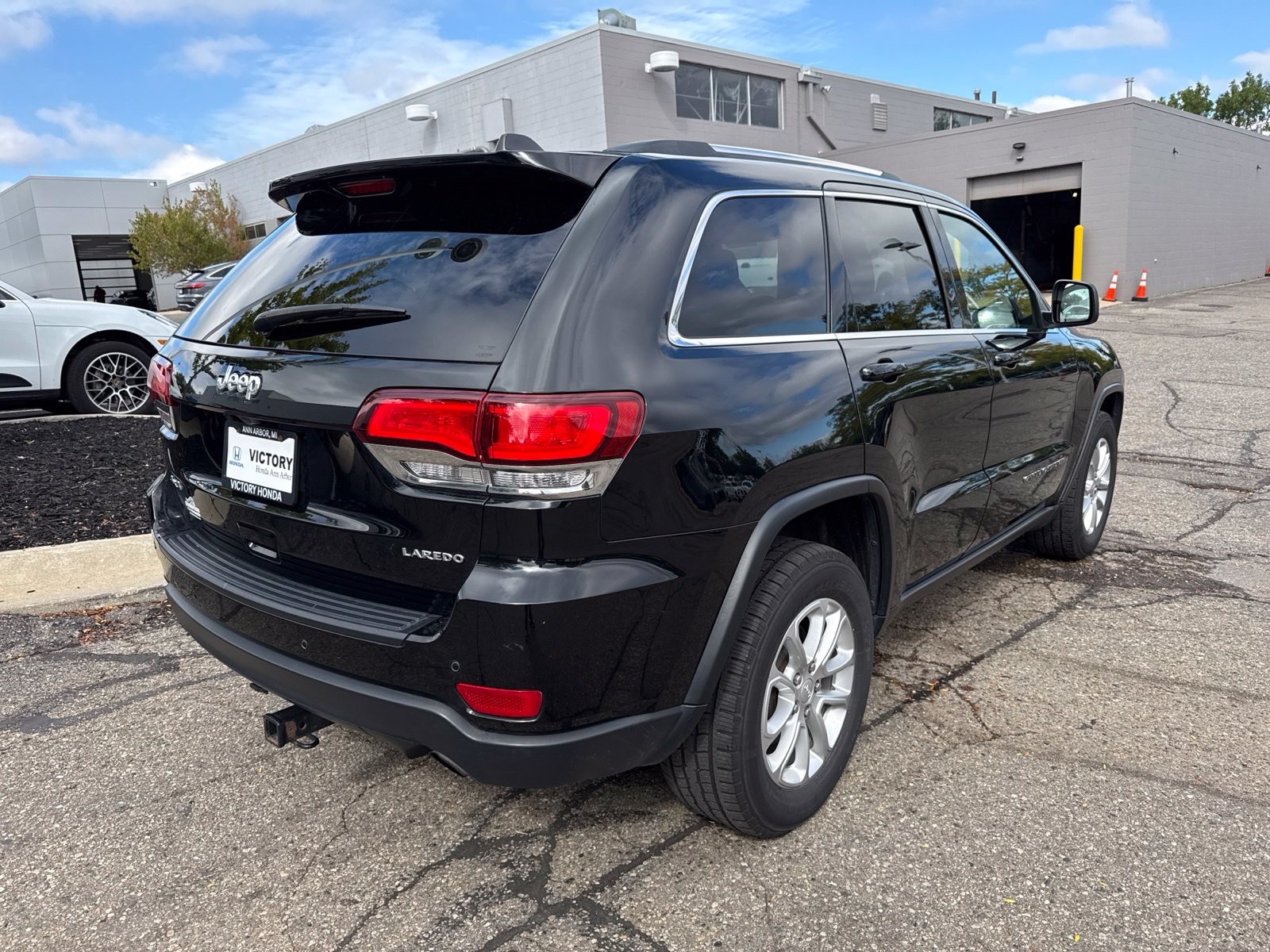 Used 2021 Diamond Black Jeep Laredo E image 7