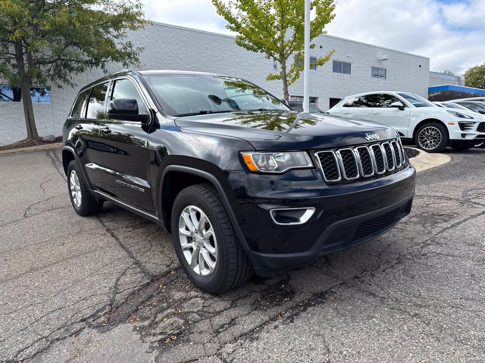 Used 2021 Diamond Black Jeep Laredo E image 11