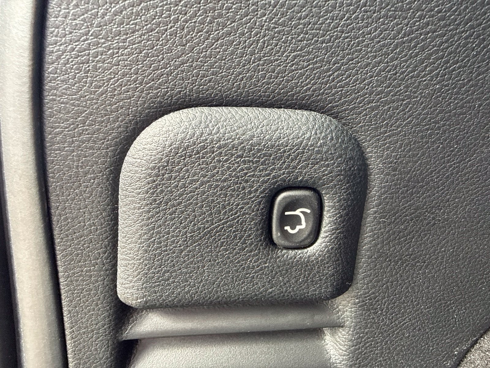 Used 2021 Diamond Black Jeep Laredo E image 14