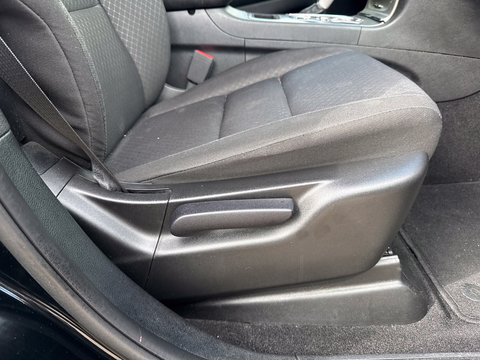 Used 2021 Diamond Black Jeep Laredo E image 20