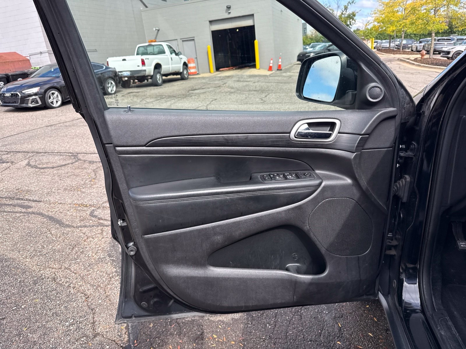 Used 2021 Diamond Black Jeep Laredo E image 23