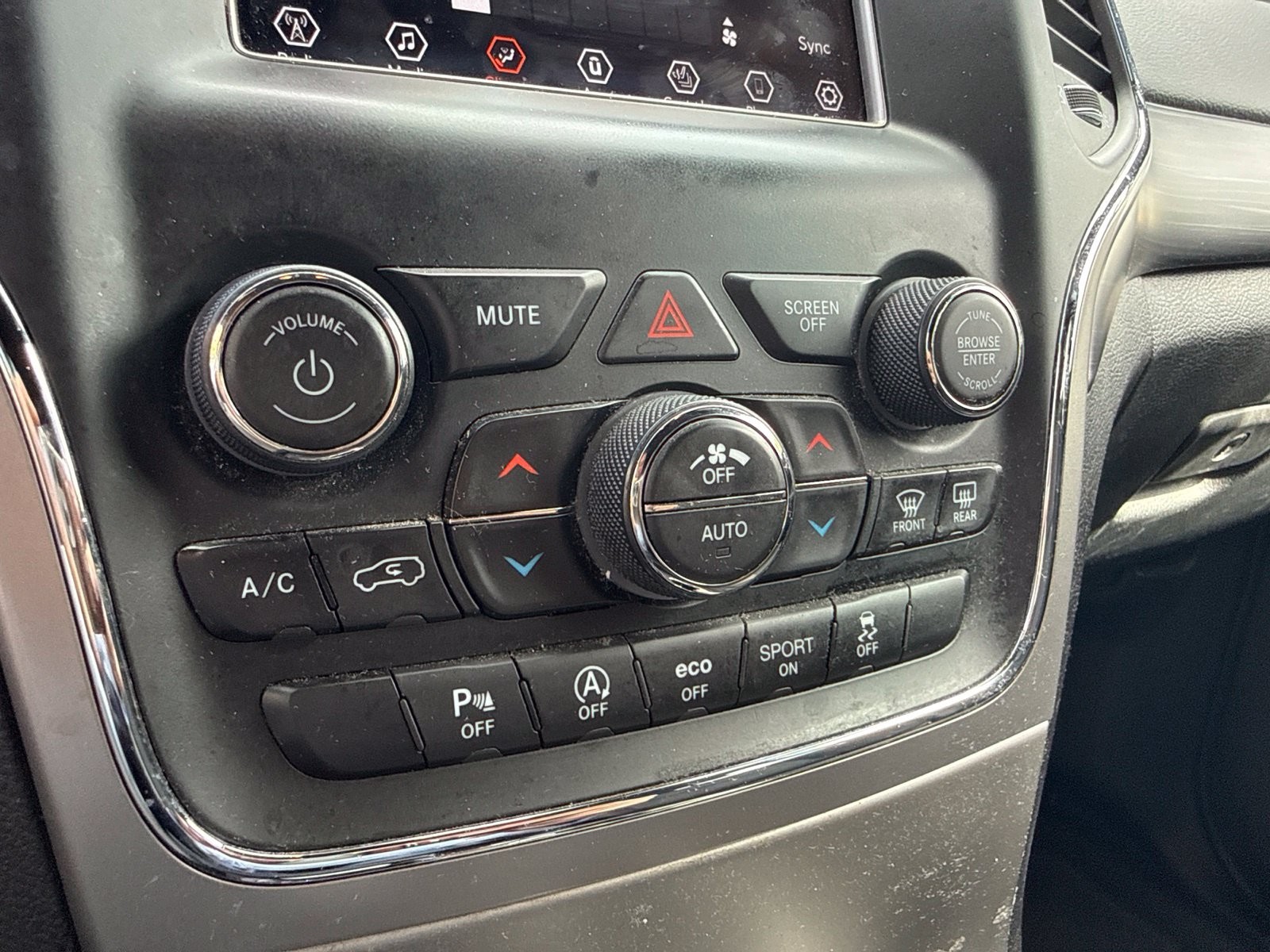 Used 2021 Diamond Black Jeep Laredo E image 32