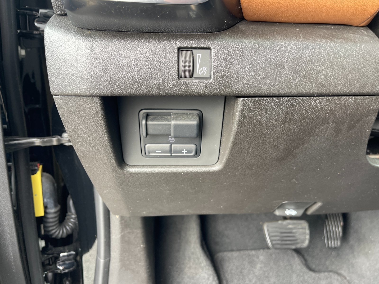 Used 2024 Black GMC AT4 image 30